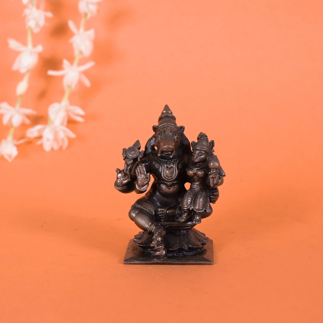 Sitting Lord Narasimba (2.66")